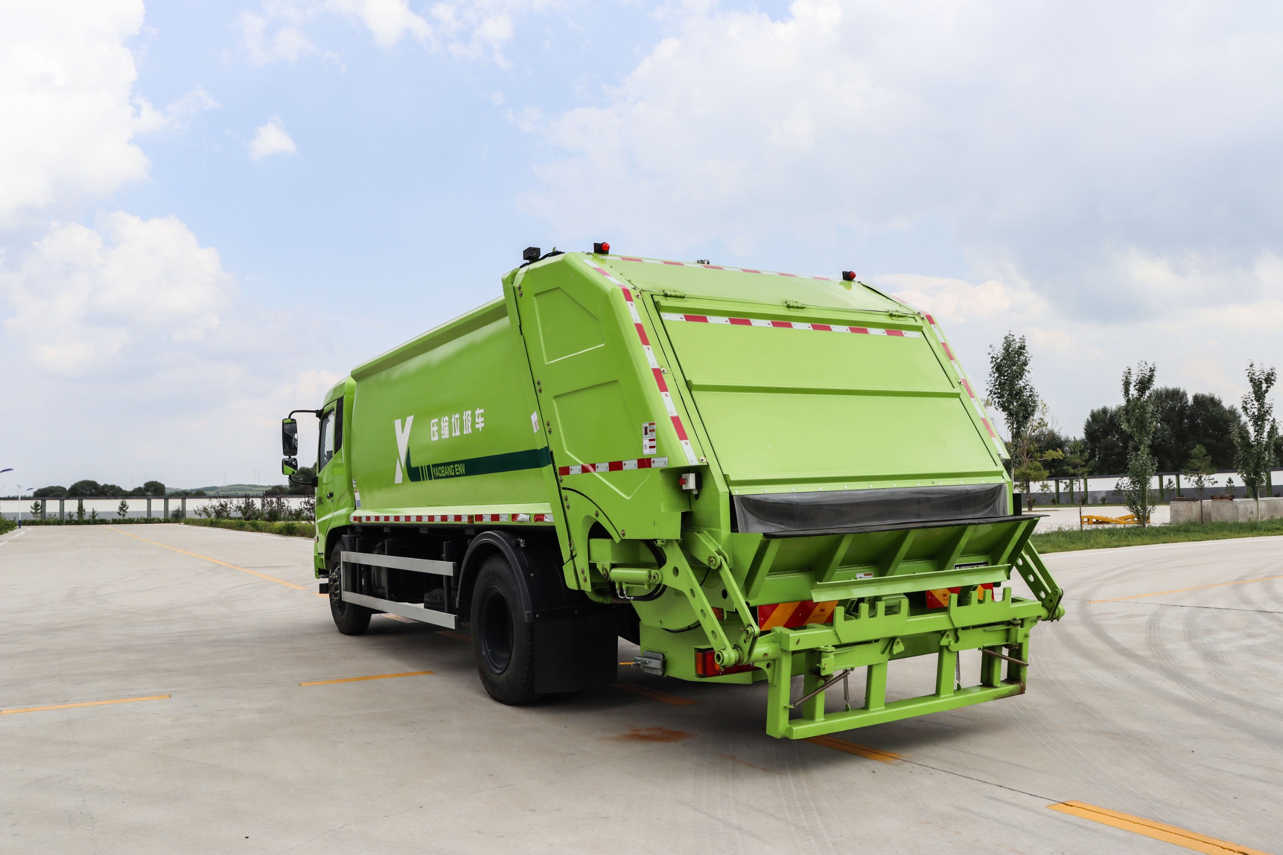 耀邦集团东风天锦18吨压缩垃圾车